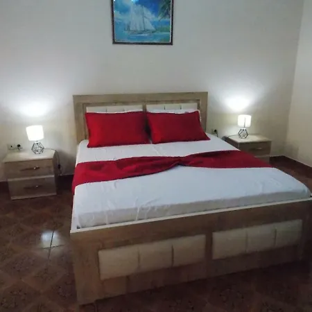 Dejvi Apartment *