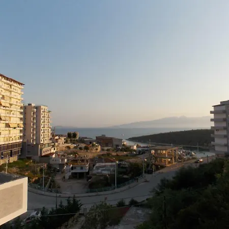Dejvi Apartment *