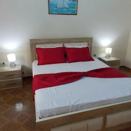 Dejvi Apartment