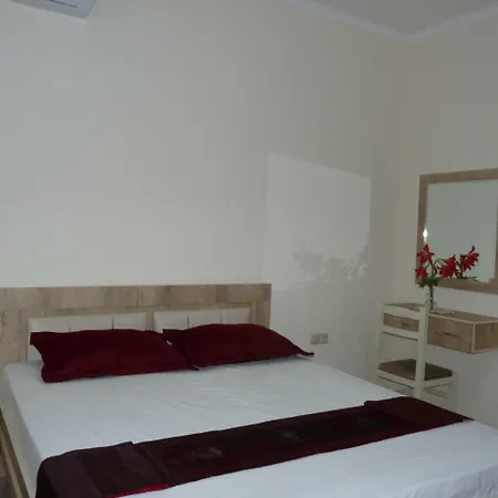 Dejvi Apartment *