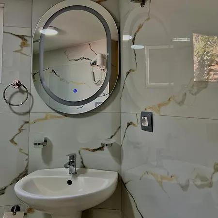 Dejvi Apartamento *